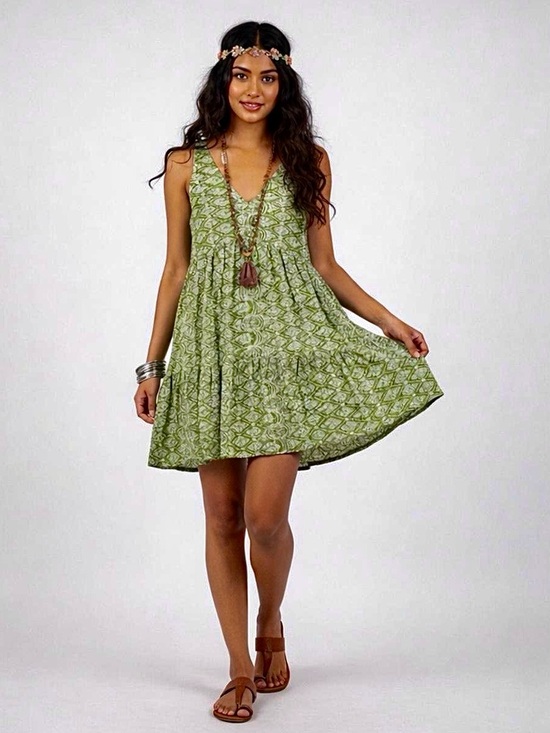 Sincerly Jules Dresses & Skirts - NWT Sincerely Jules Green Boho Tiered V-Neck Mini Sundress - Size Small